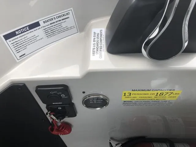 Slide: The Image of 2025 Crest Classic LX 220 SLRC pontoon boat with Suzuki outboard motor. - 35