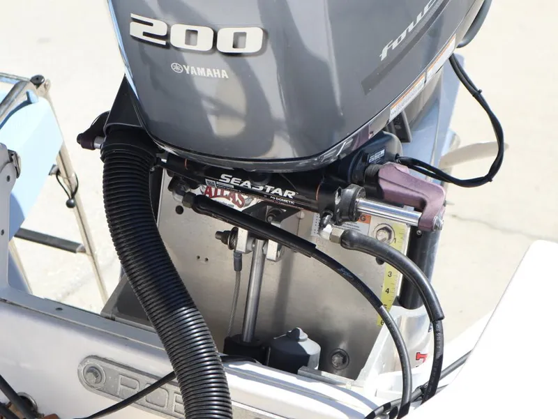 Slide: The Image of 2023 Robalo 226 Cayman with Yamaha 200 outboard motor and SeaStar hydraulic steering. - 17