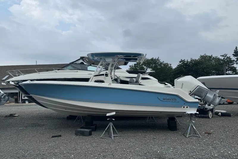Slide: The Image of Boston Whaler 230 Outrage 2026 - 0