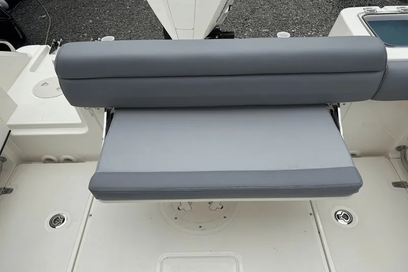 Slide: The Image of Boston Whaler 230 Outrage 2026 - 10