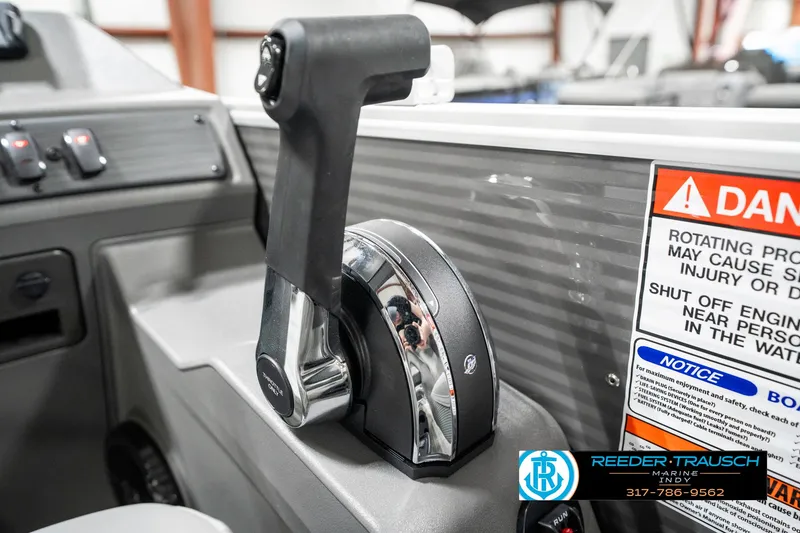 Slide: The Image of Throttle control of 2025 Bennington 21 SS boat with safety warnings and Reeder-Trausch Marine logo. - 42