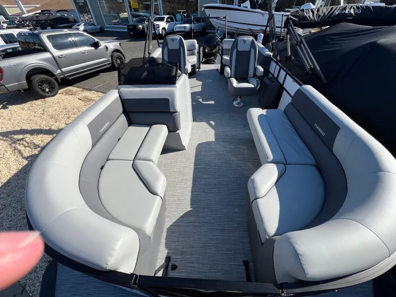 Slide: The Image of 2025 Viaggio Lago V20U pontoon boat with spacious seating and modern design. - 24