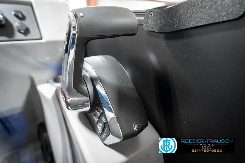 Slide: The Image of 2025 Bennington 23 LTSB boat throttle control, close-up view. - 37