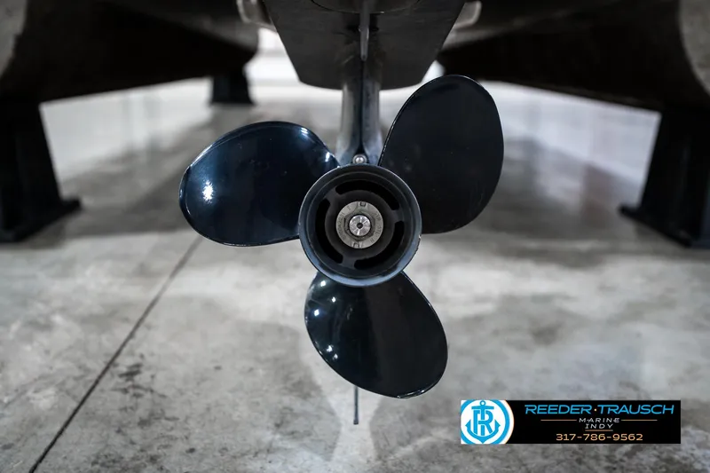 Slide: The Image of Propeller of 2011 Bennington 20 SFI boat on display in showroom. - 47