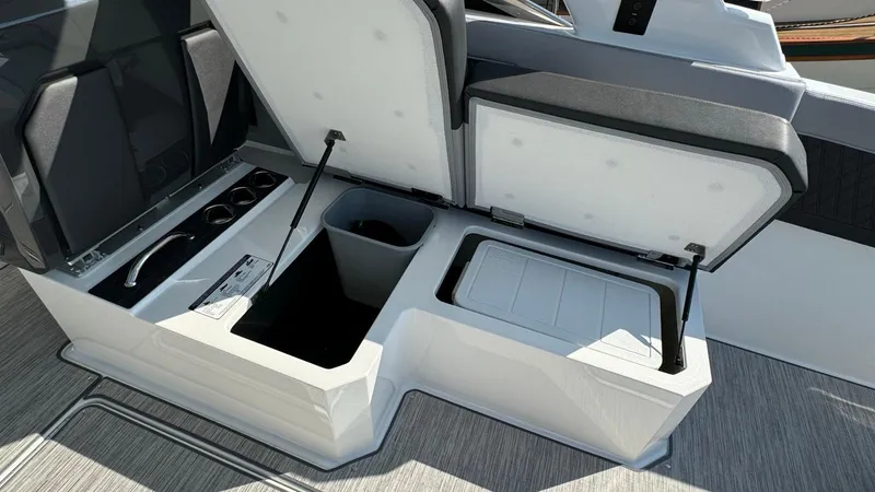 Slide: The Image of Cobalt R33 2023 - 15