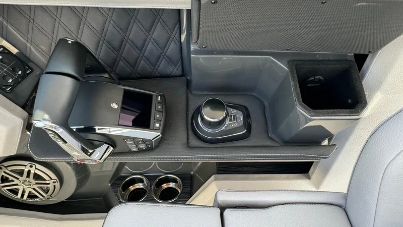 Slide: The Image of Cobalt R33 2023 - 9