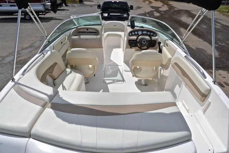 Slide: The Image of 2004 Chaparral 220 SSi boat interior with white seating and dashboard view. - 18