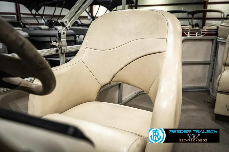 Slide: The Image of 2001 Sweetwater SW 20 RE boat seat in beige, featuring a comfortable design. - 30