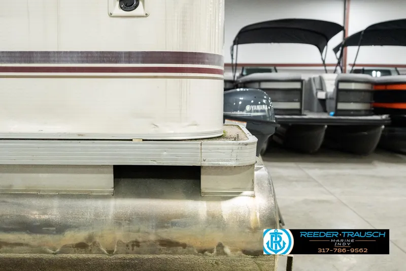 Slide: The Image of 2001 Sweetwater SW 20 RE pontoon boat in showroom, featuring Yamaha engine. - 36