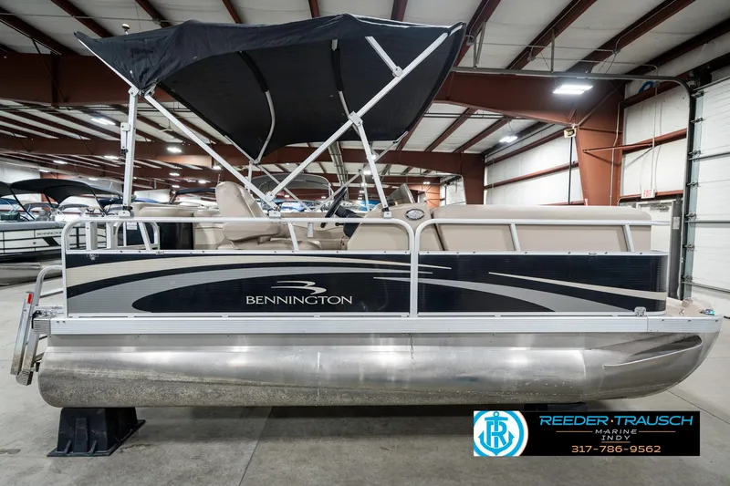 Slide: The Image of 2011 Bennington 17 Sli pontoon boat with canopy in indoor showroom. - 7