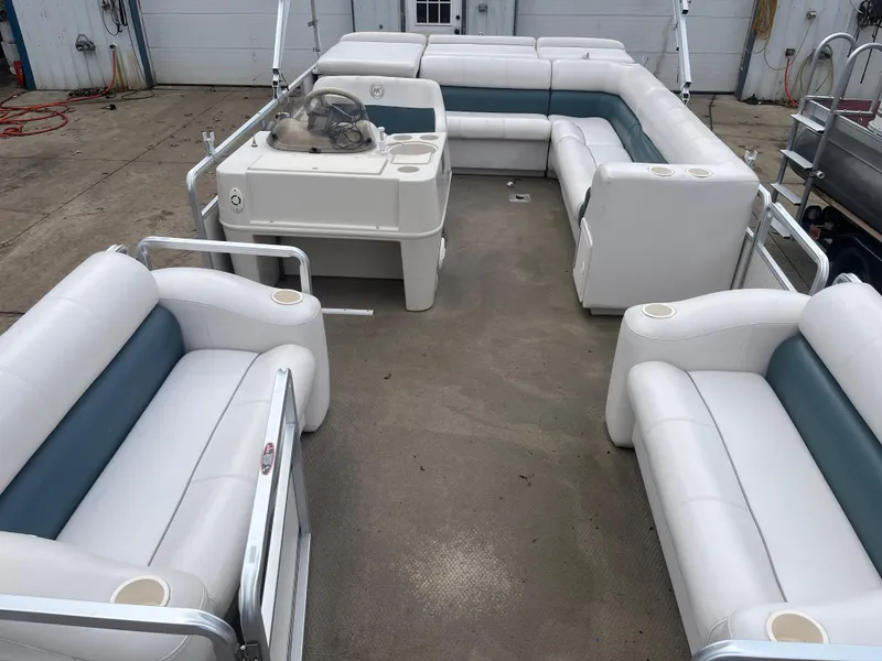 Slide: The Image of 2000 Harris-Kayot 220 Super Sunliner pontoon boat with spacious seating and helm station. - 10