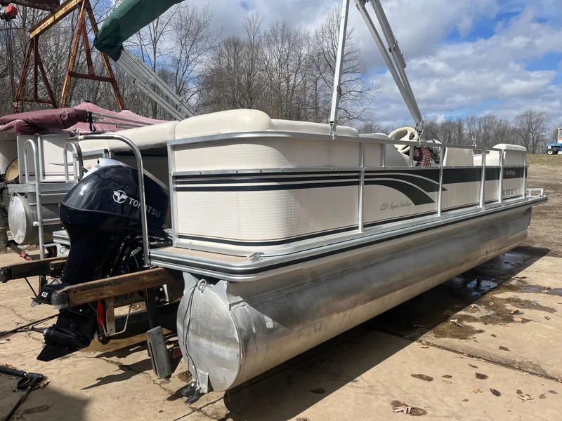 Slide: The Image of 2000 Harris-Kayot 220 Super Sunliner pontoon boat with Tohatsu outboard motor. - 3