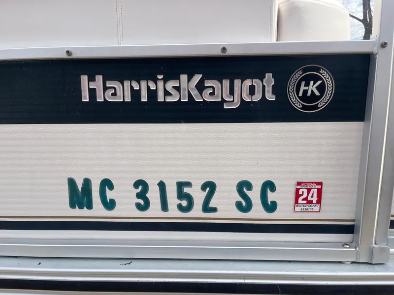 Slide: The Image of 2000 Harris-Kayot 220 Super Sunliner boat with registration number MC 3152 SC. - 4