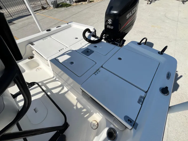 Slide: The Image of 2015 Epic 22 SC Center Console Bay Boat with Suzuki 250 engine, rear deck view. - 10