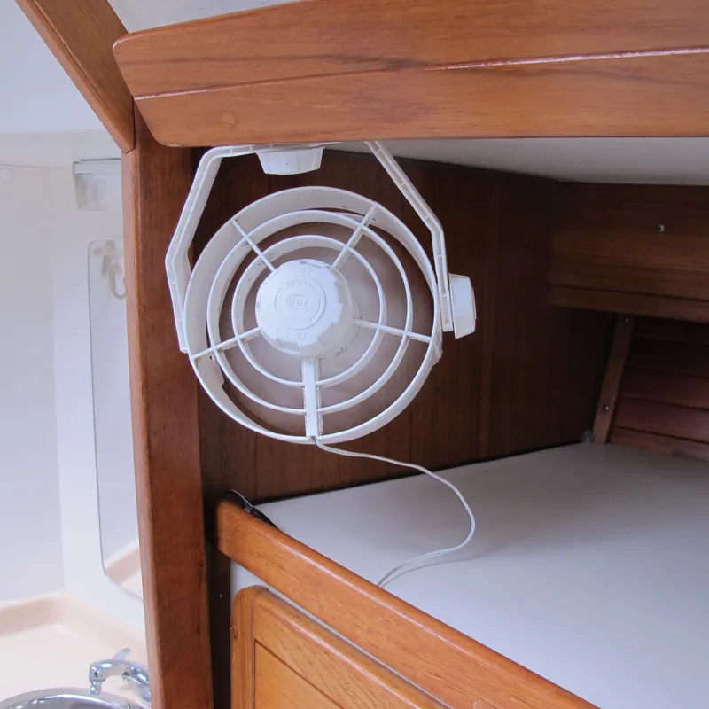 Slide: The Image of Catalina 42 MkII 1999 - 52