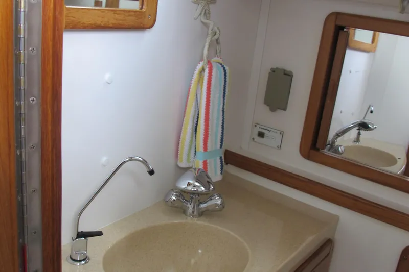 Slide: The Image of Catalina 42 MkII 1999 - 54