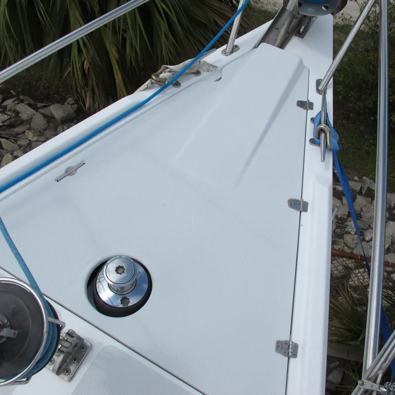 Slide: The Image of Deck of 1999 Catalina 42 MkII sailboat with winch and rigging. - 7