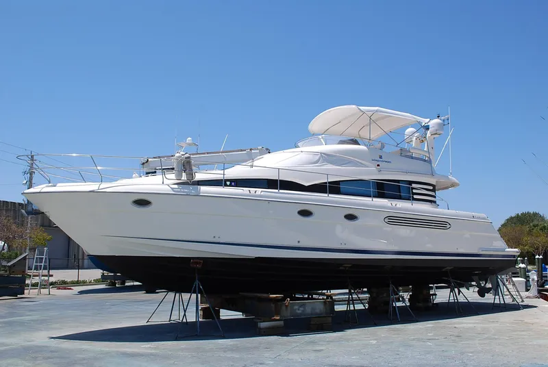 Slide: The Image of 2000 Fairline Squadron yacht on dry dock under clear blue sky. - 35