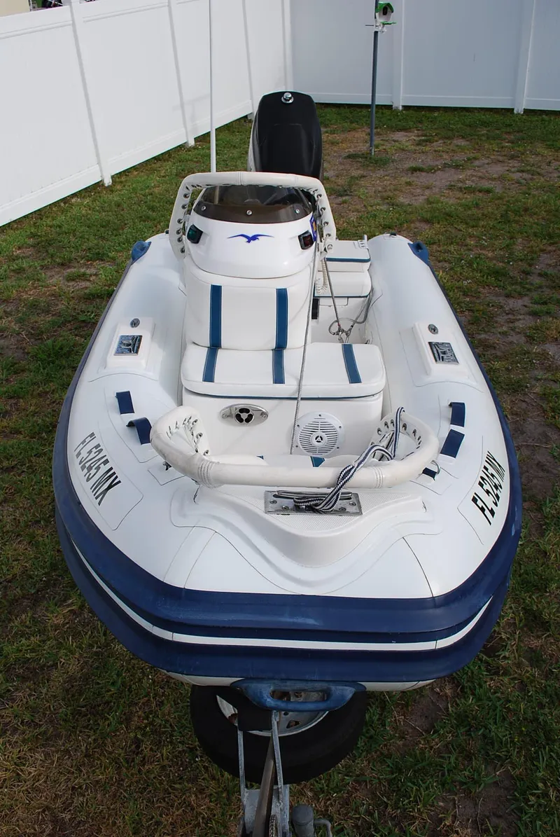 Slide: The Image of 2000 Fairline Squadron boat on grass, featuring white and blue design. - 41