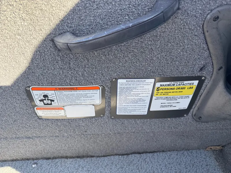 Slide: The Image of 2017 Tracker Targa V-18 Combo boat capacity and warning labels. - 9