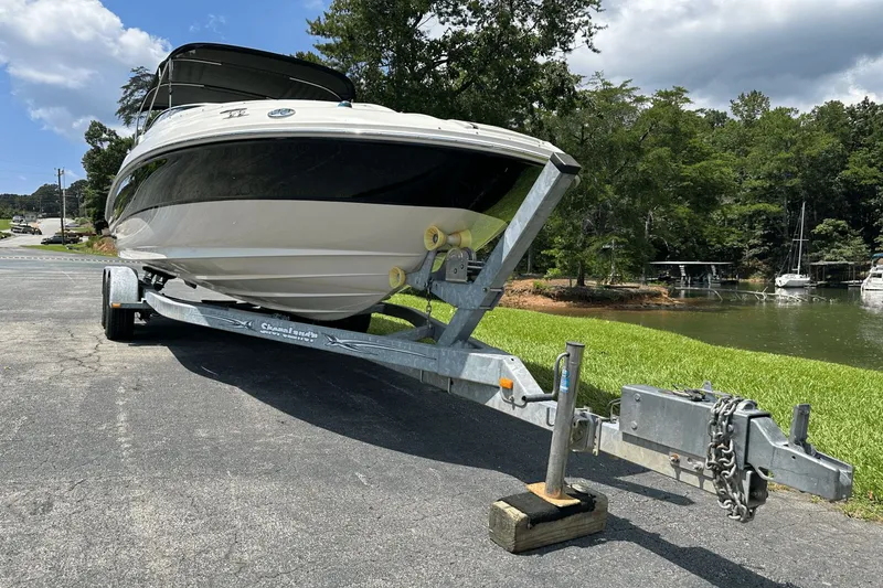 Slide: The Image of Sea Ray 240 Sundeck 2004 - 10