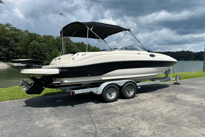 Slide: The Image of Sea Ray 240 Sundeck 2004 - 6