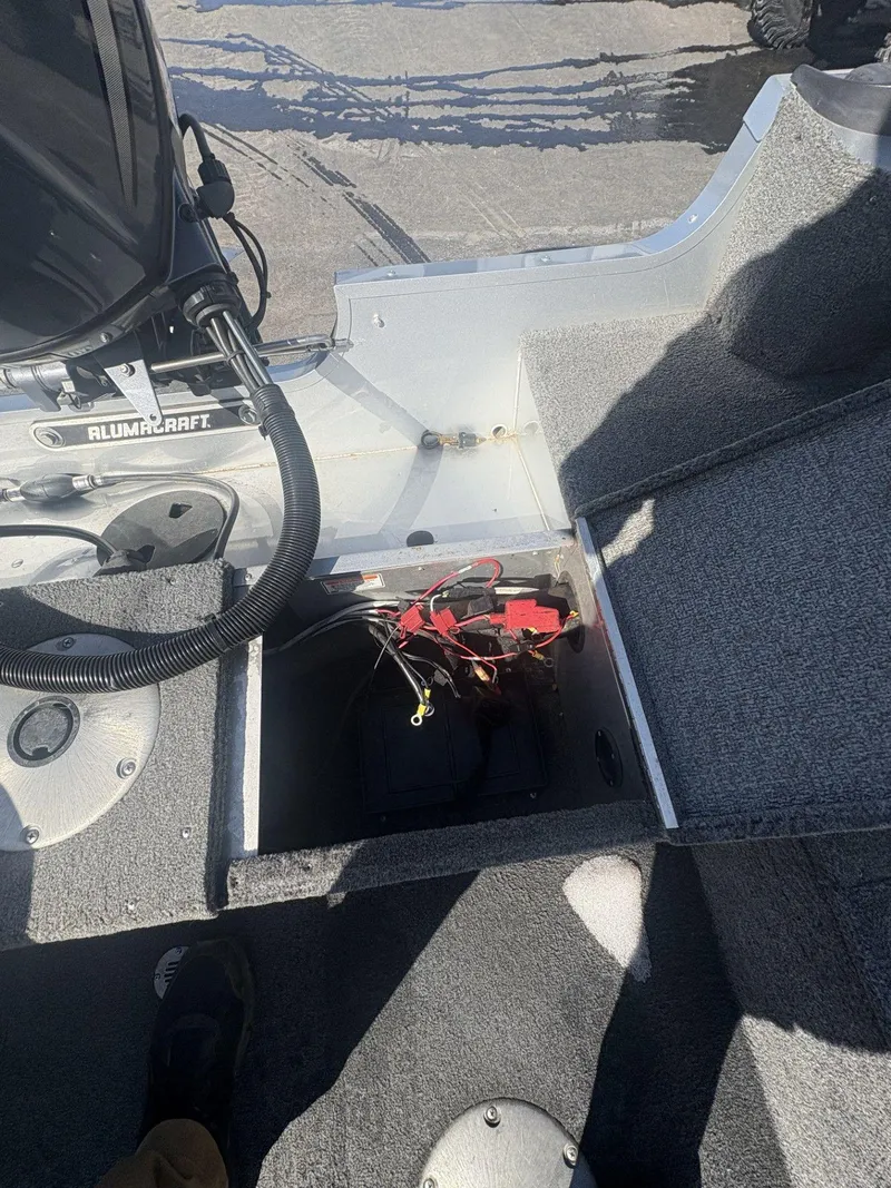 Slide: The Image of 2007 Alumacraft Navigator 165 CS boat interior with open battery compartment. - 17