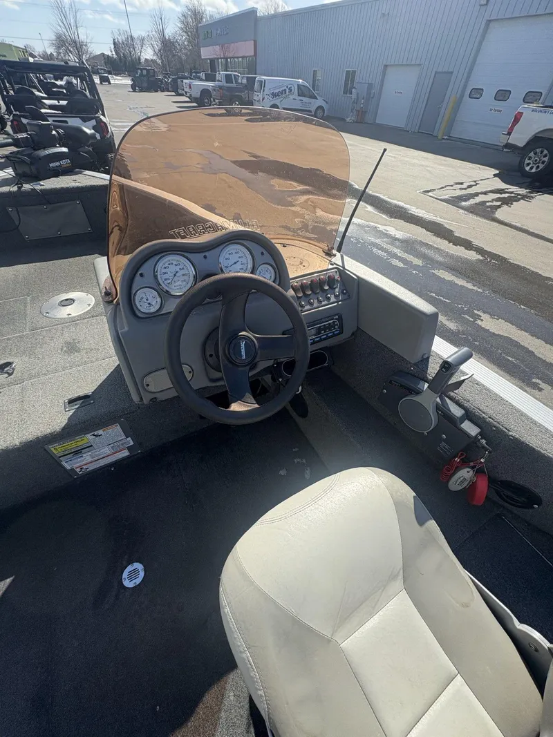 Slide: The Image of 2007 Alumacraft Navigator 165 CS boat interior with steering wheel and dashboard controls. - 26