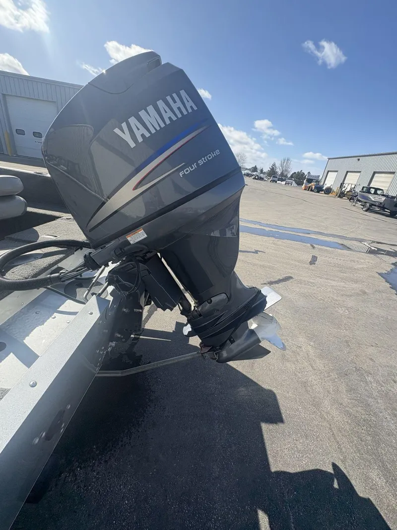Slide: The Image of 2007 Alumacraft Navigator 165 CS with Yamaha four-stroke outboard motor in a parking lot. - 29