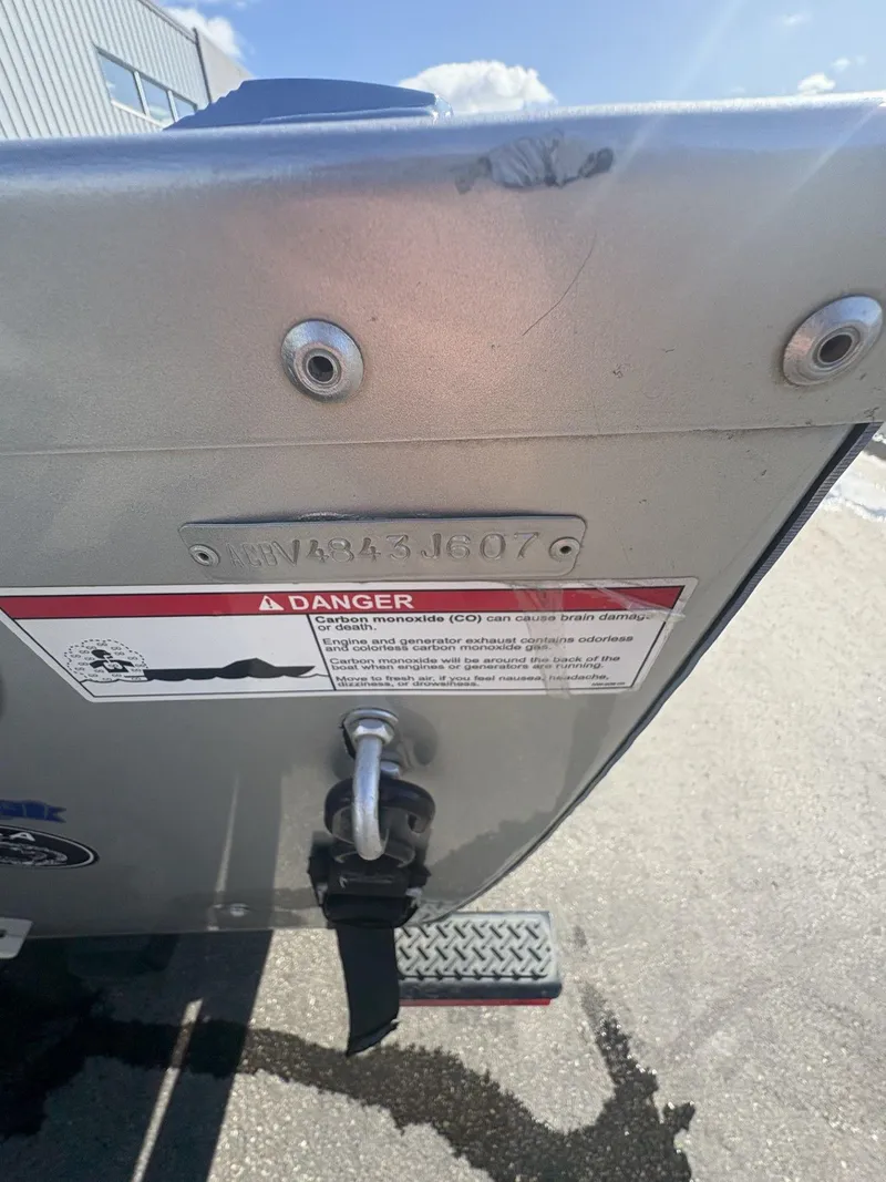 Slide: The Image of 2007 Alumacraft Navigator 165 CS boat transom with warning label and identification number. - 33