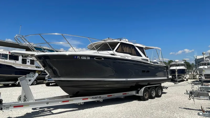 Slide: The Image of 2023 Cutwater C-288 boat on trailer under clear blue sky. - 4