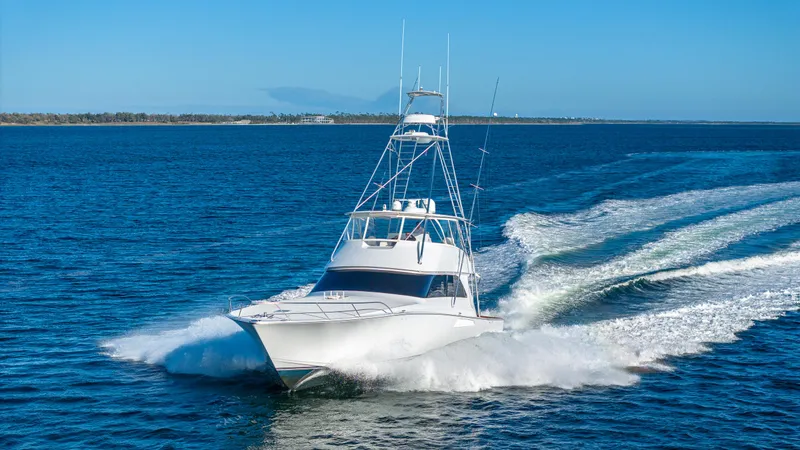 Slide: The Image of Viking 2005 yacht cruising on open water, 2004 model, creating a dynamic wake. - 5