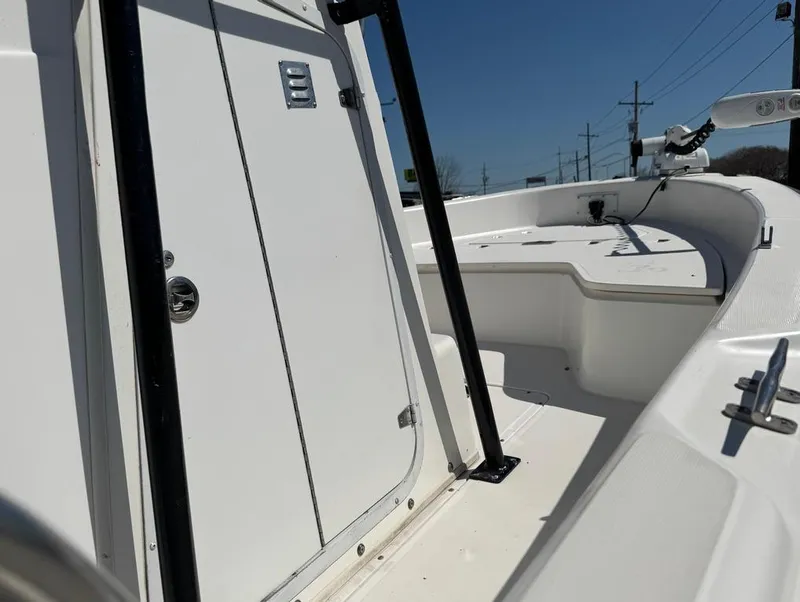 Slide: The Image of 2002 Boston Whaler 220 Dauntless boat interior with white deck and storage compartment. - 17