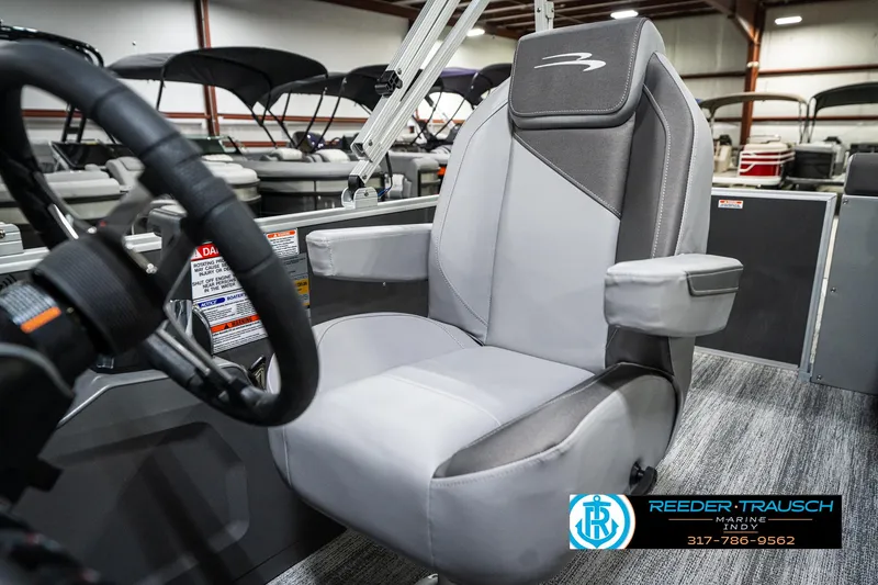 Slide: The Image of Captain's chair in 2025 Bennington 21 SLJ pontoon boat, featuring sleek design and comfortable seating. - 43