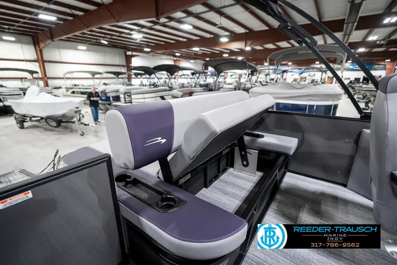 Slide: The Image of 2025 Bennington 21 SSB boat interior with seating in a showroom. - 29