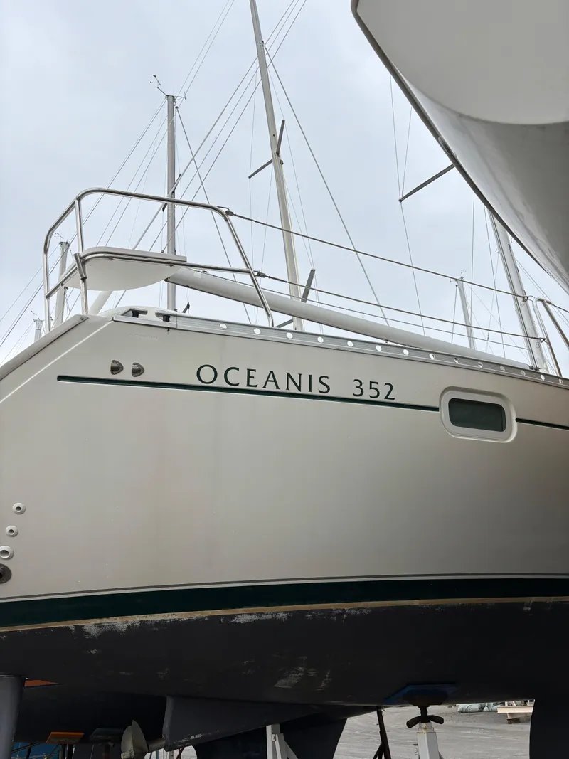 Slide: The Image of Beneteau Oceanis 352 1999 - 4