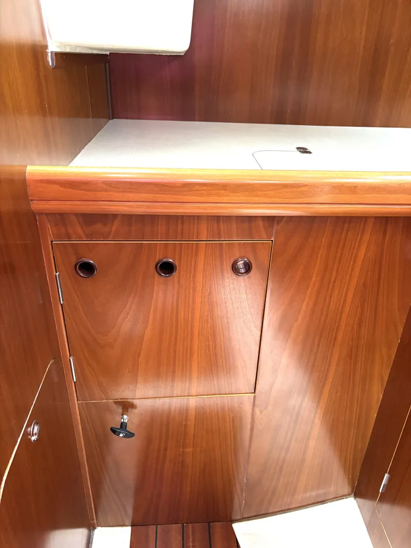 Slide: The Image of Beneteau Oceanis 352 1999 - 78