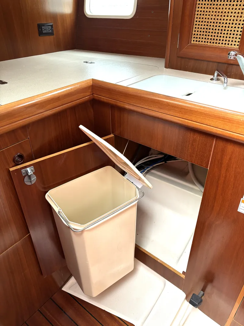 Slide: The Image of Beneteau Oceanis 352 1999 - 81