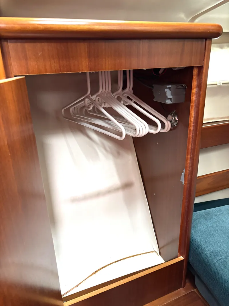 Slide: The Image of Beneteau Oceanis 352 1999 - 93