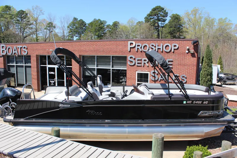 Slide: The Image of 2023 Tahoe Pontoon Cascade Platinum Versatile Rear Bench 25' at dealership. - 5