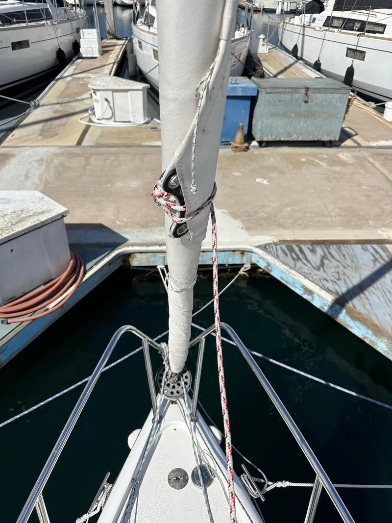 Slide: The Image of Bow view of 2021 Dragonfly 25 Touring sailboat docked at marina. - 30