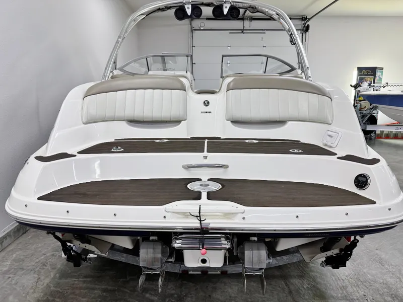 Slide: The Image of 2009 Yamaha Boats 232 Limited S, rear view in a garage setting. - 4