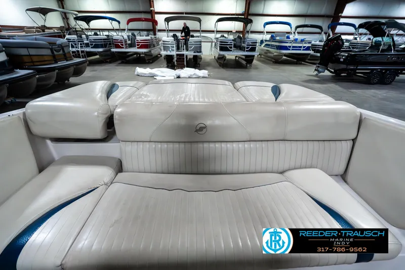 Slide: The Image of 2007 Starcraft Limited 1900 OB boat interior with white seating in a showroom. - 21