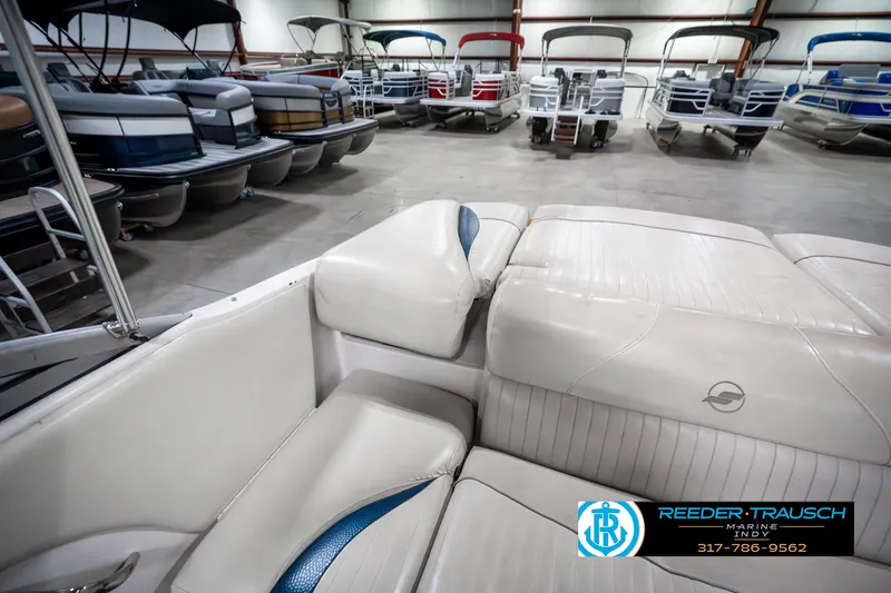 Slide: The Image of 2007 Starcraft Limited 1900 OB boat interior with white seating in showroom. - 30