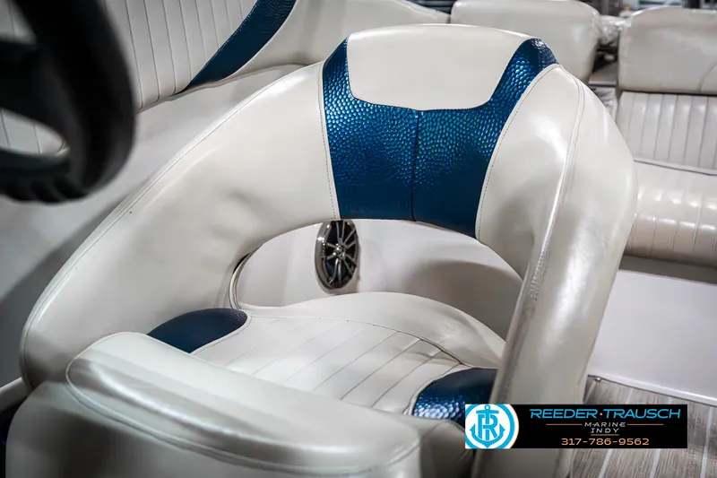Slide: The Image of 2007 Starcraft Limited 1900 OB boat interior with white and blue seating. - 40