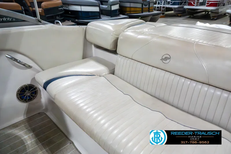 Slide: The Image of 2007 Starcraft Limited 1900 OB boat interior with white leather seating. - 41