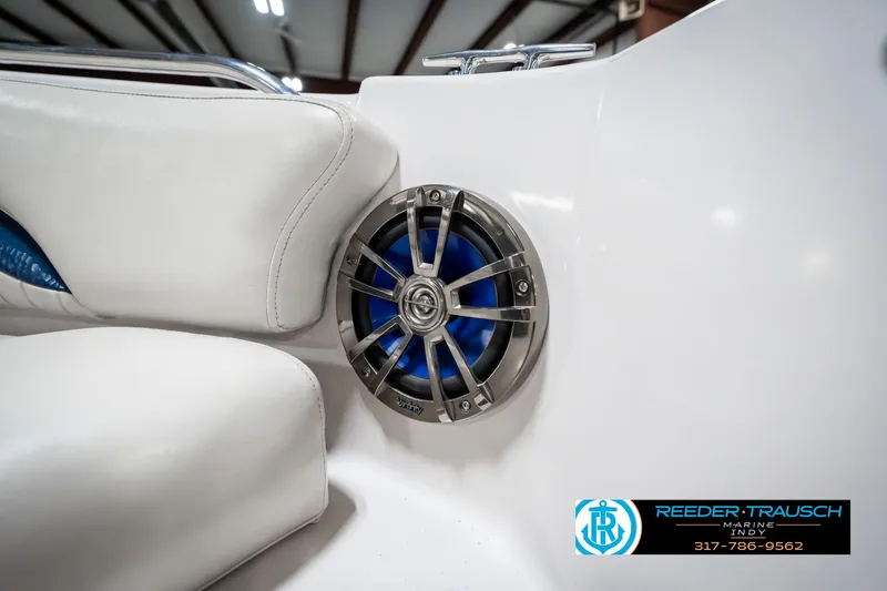 Slide: The Image of 2007 Starcraft Limited 1900 OB boat interior with speaker and white seating. - 43