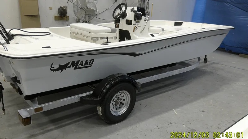 Slide: The Image of Mako Pro Skiff 17 CC 2025 - 0