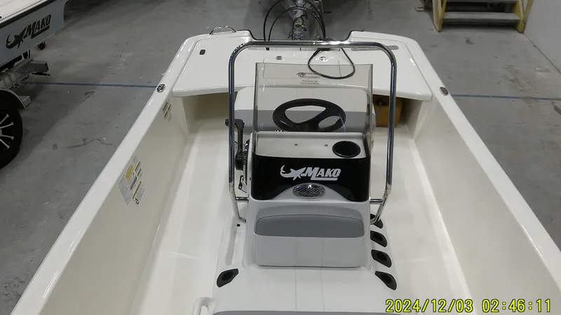 Slide: The Image of Mako Pro Skiff 17 CC 2025 - 10