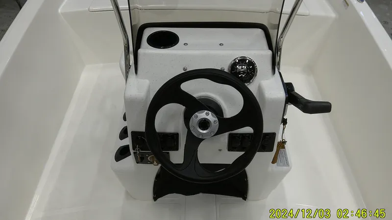 Slide: The Image of Mako Pro Skiff 17 CC 2025 - 13